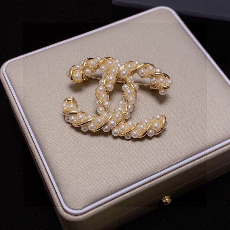 Lightweight Chxnxl Brooches 289186