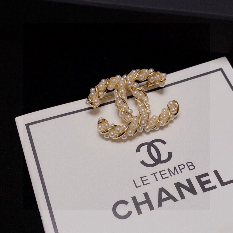 Lightweight Chxnxl Brooches 289186