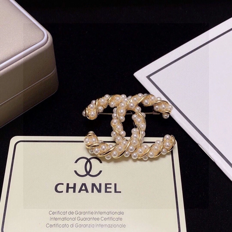 Lightweight Chxnxl Brooches 289186