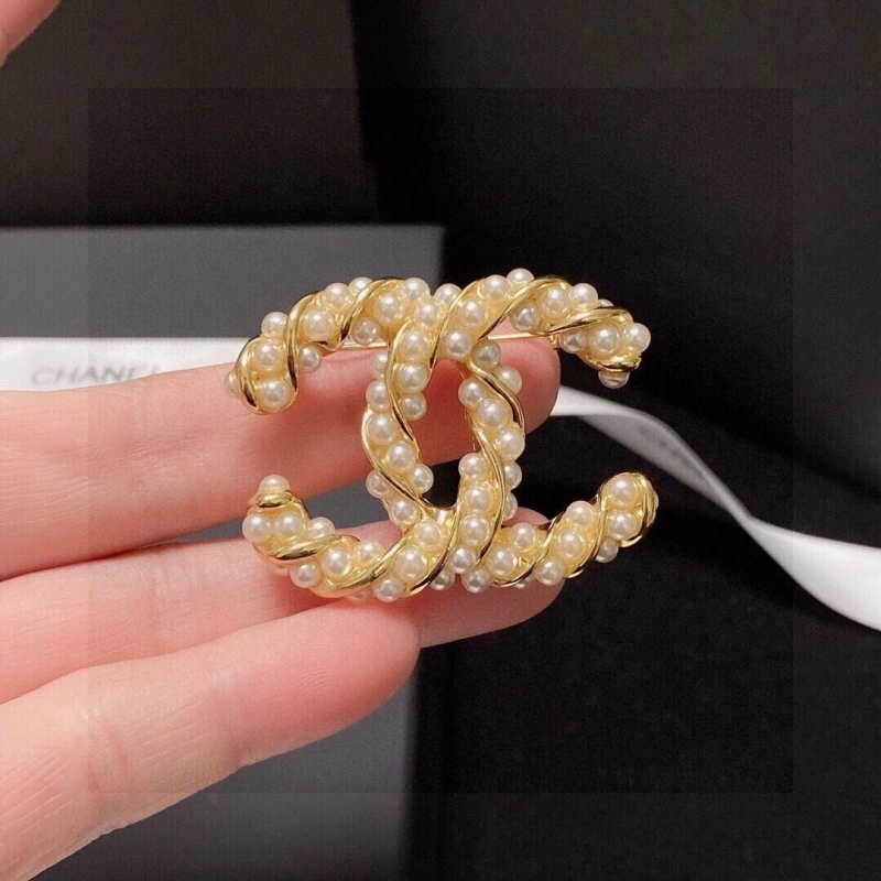 Lightweight Chxnxl Brooches 289186