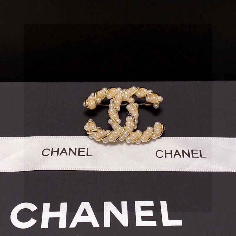 Lightweight Chxnxl Brooches 289186