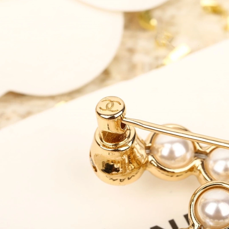 Sophisticated Chxnxl Brooches 289190