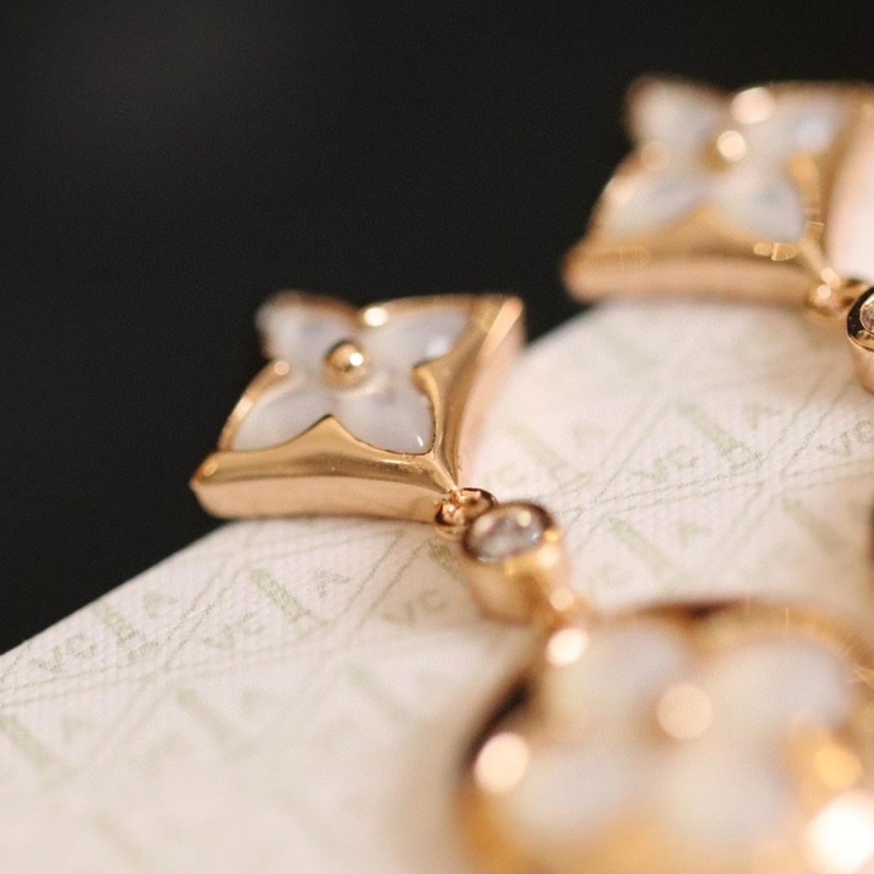 Classic LX Earrings 310979