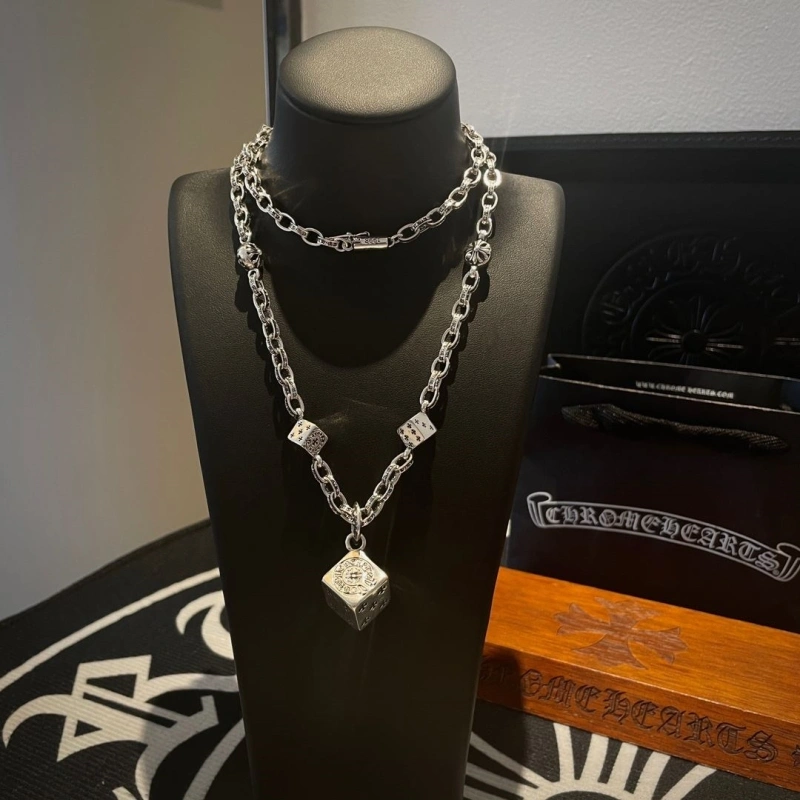 Resilient Chrxmx Hxxrts Necklaces 299222