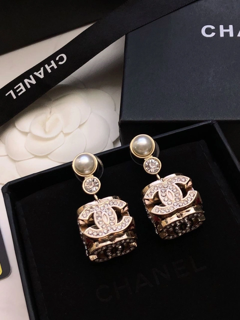 Versatile Chxnxl Earrings 284039