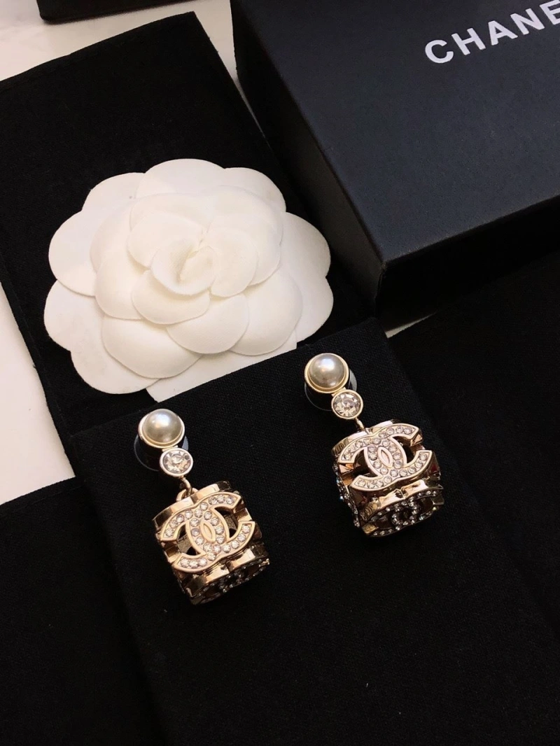 Versatile Chxnxl Earrings 284039