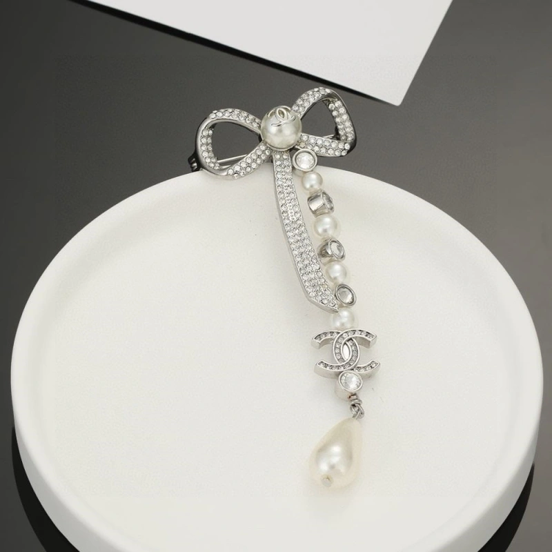WellDesigned Chxnxl Brooches 289199