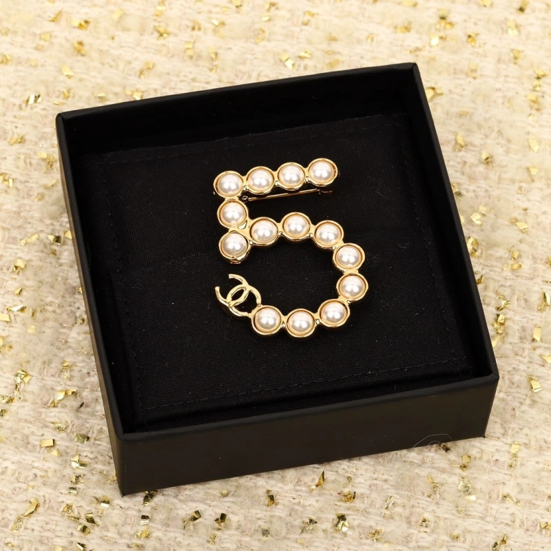 Vibrant Chxnxl Brooches 289184