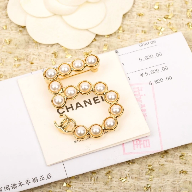 Vibrant Chxnxl Brooches 289184