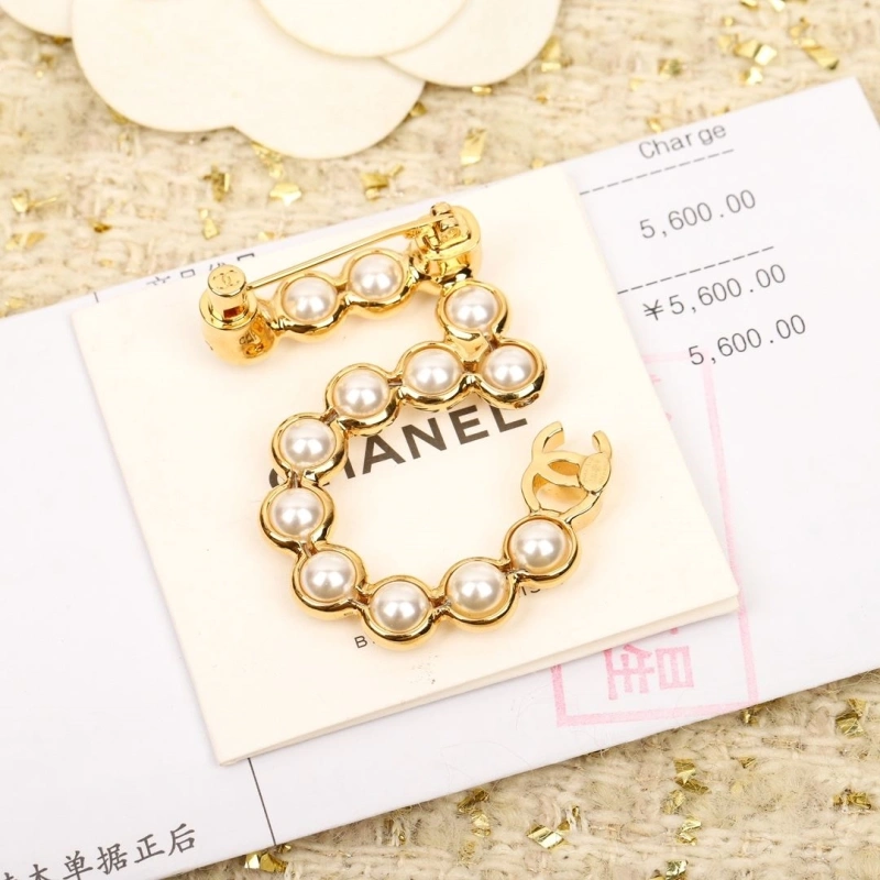 Vibrant Chxnxl Brooches 289184
