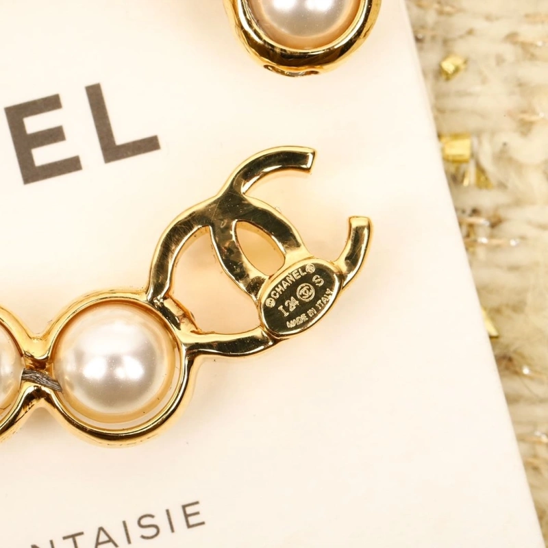 Vibrant Chxnxl Brooches 289184