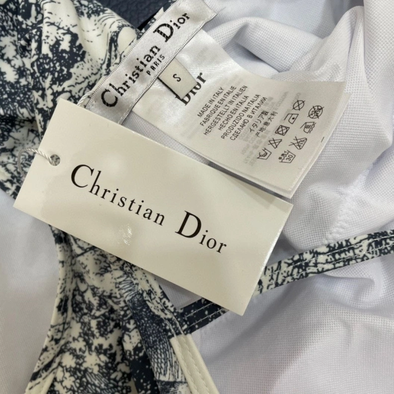 Comfortable CHRISTIAN DXXR 264633