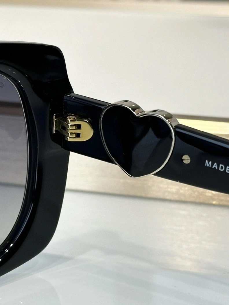 Sleek Chxnxl Sunglasses 250955