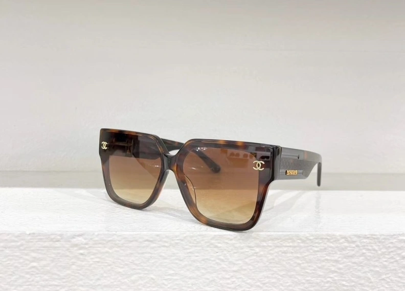 Modern Chxnxl Sunglasses 250935