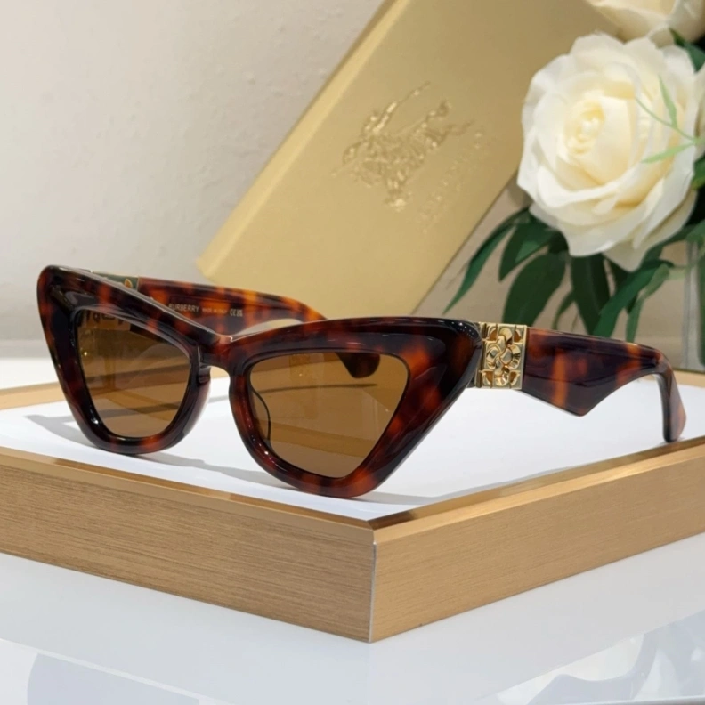 Versatile Bxrbxrry Sunglasses 250031