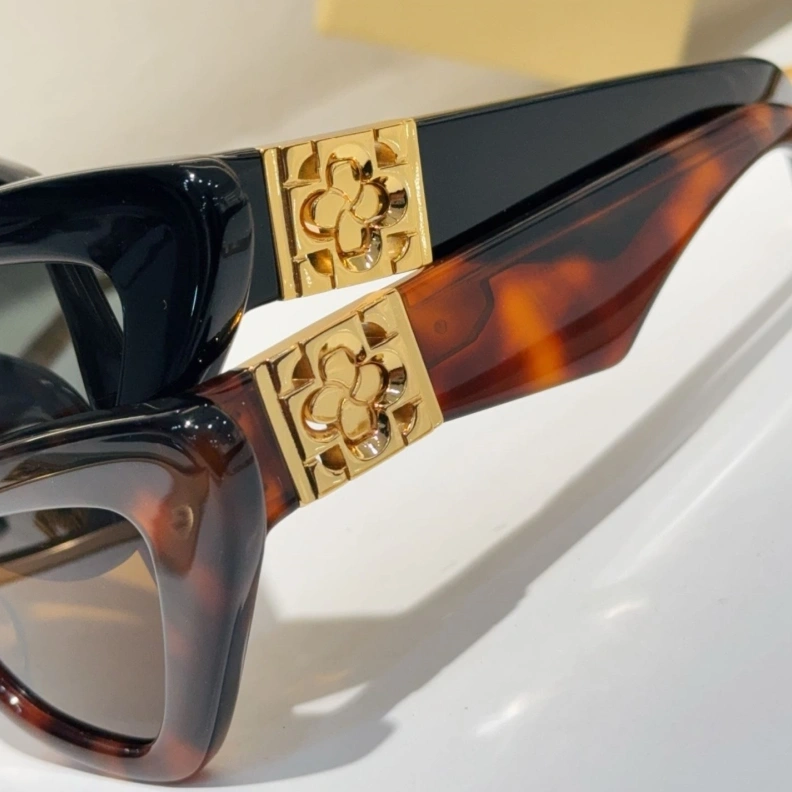 Versatile Bxrbxrry Sunglasses 250031