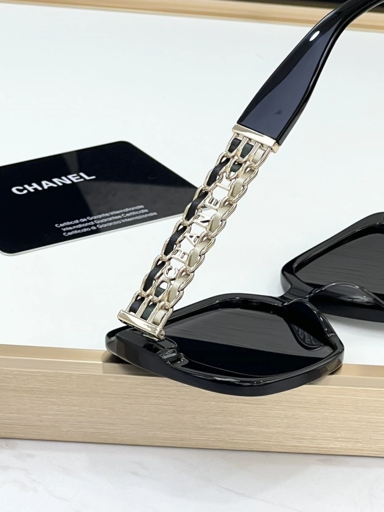 Sleek Chxnxl Sunglasses 250911