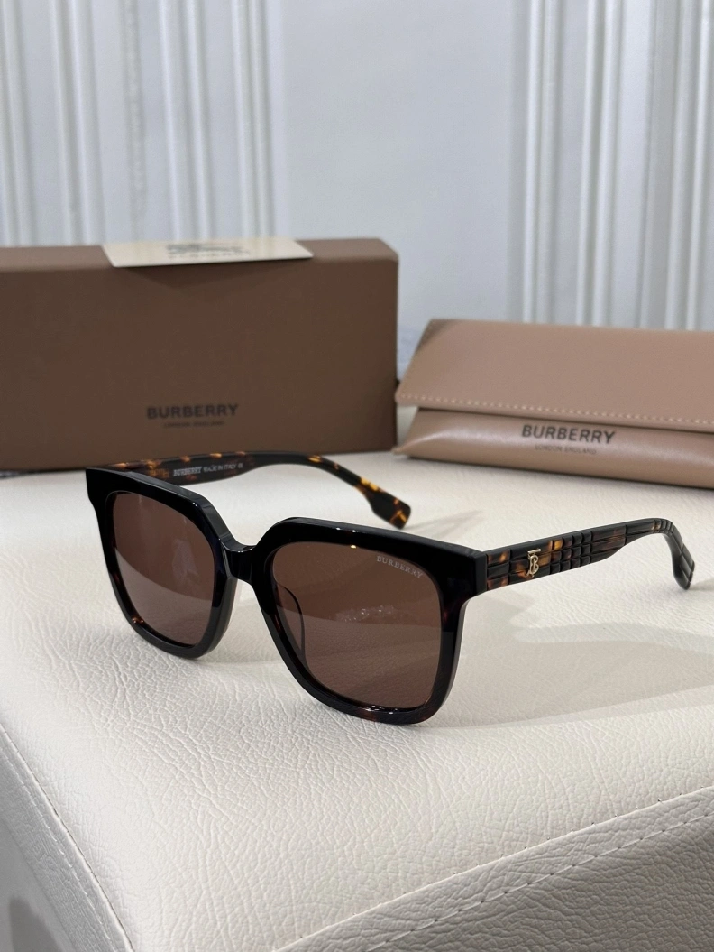Versatile Bxrbxrry Sunglasses 250006