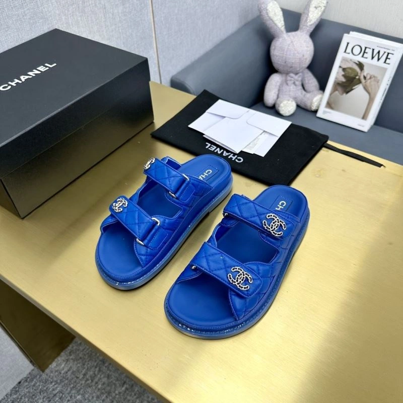 Versatile Chxnxl Slippers 132393