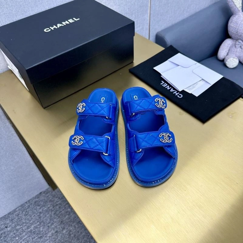 Versatile Chxnxl Slippers 132393