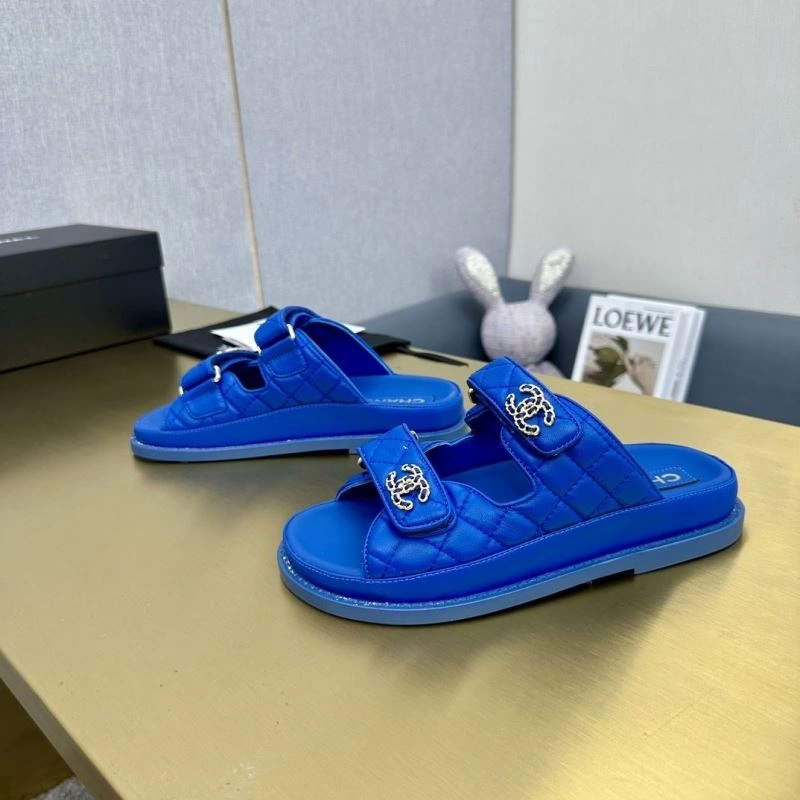 Versatile Chxnxl Slippers 132393