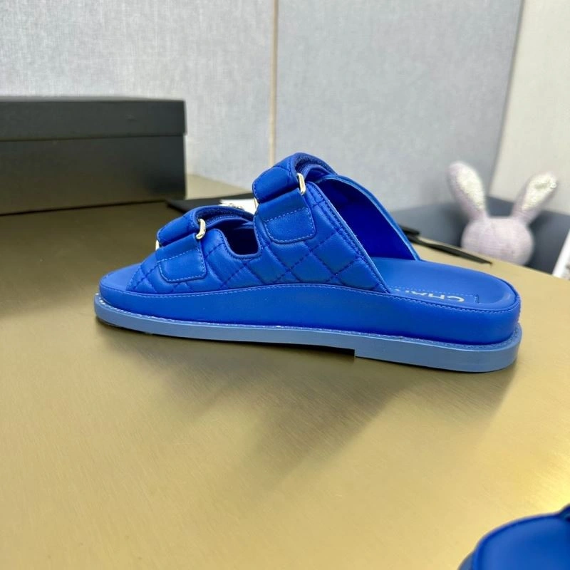 Versatile Chxnxl Slippers 132393