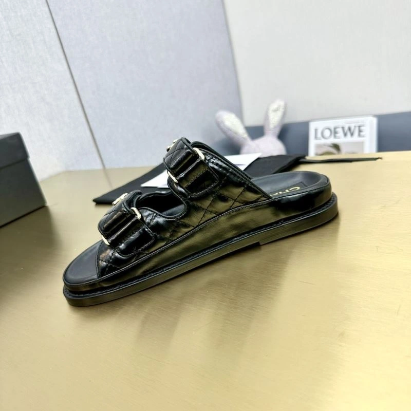 Breathable Chxnxl Slippers 132386