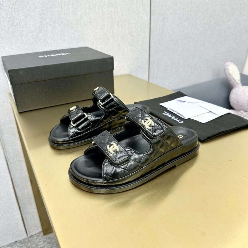 Breathable Chxnxl Slippers 132386
