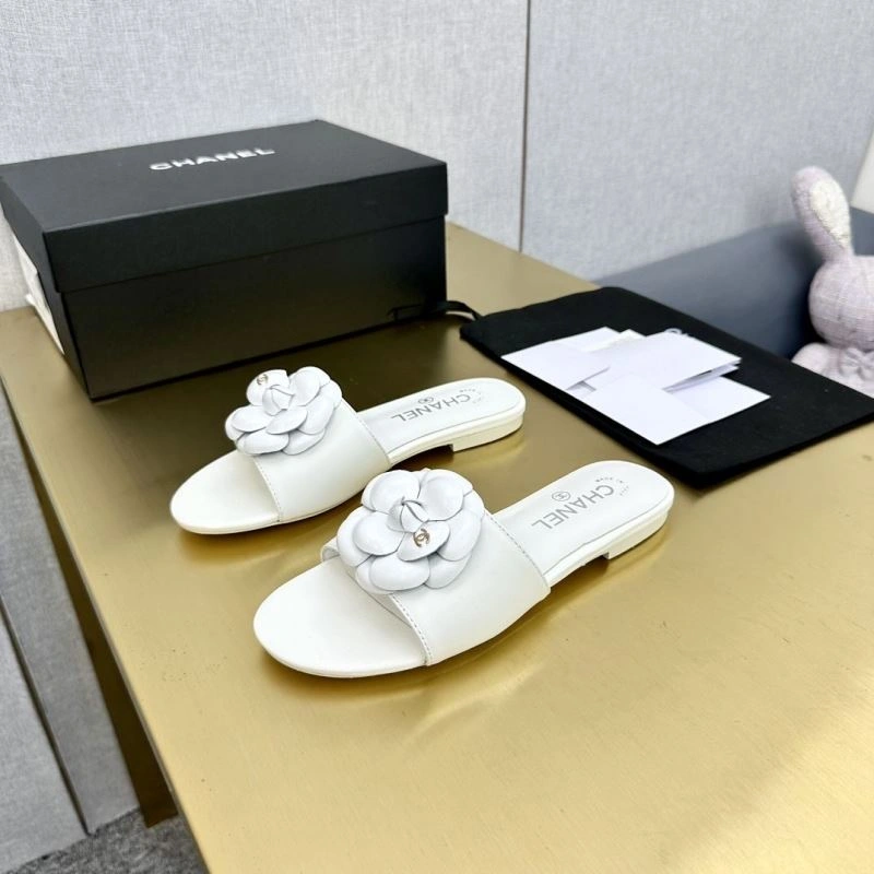 Stylish Chxnxl Slippers 132378