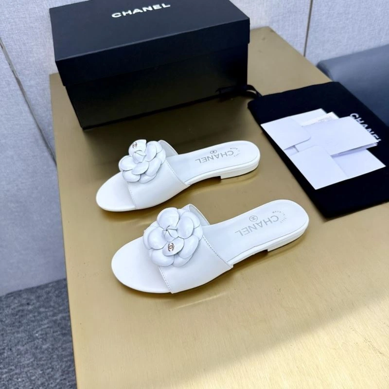 Stylish Chxnxl Slippers 132378