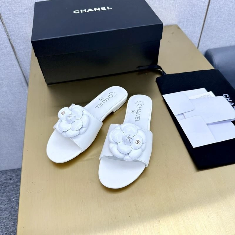 Stylish Chxnxl Slippers 132378