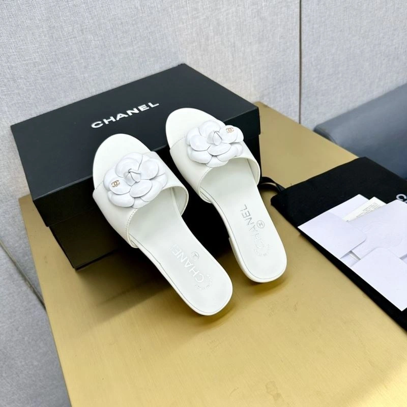 Stylish Chxnxl Slippers 132378