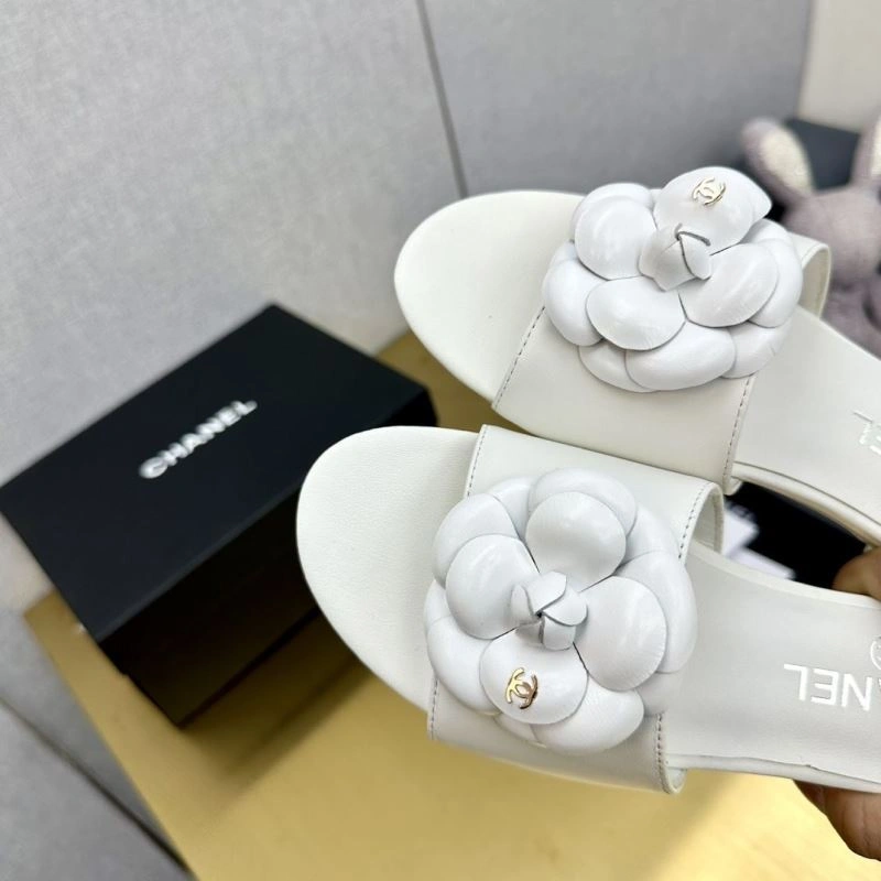Stylish Chxnxl Slippers 132378