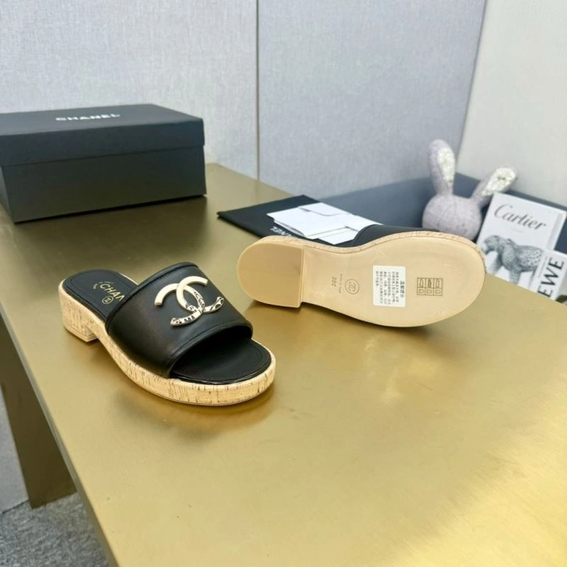 Trendsetting Chxnxl Slippers 132375