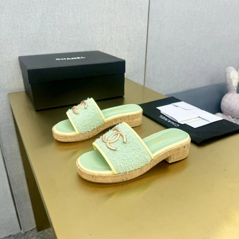 Bright Chxnxl Slippers 132371