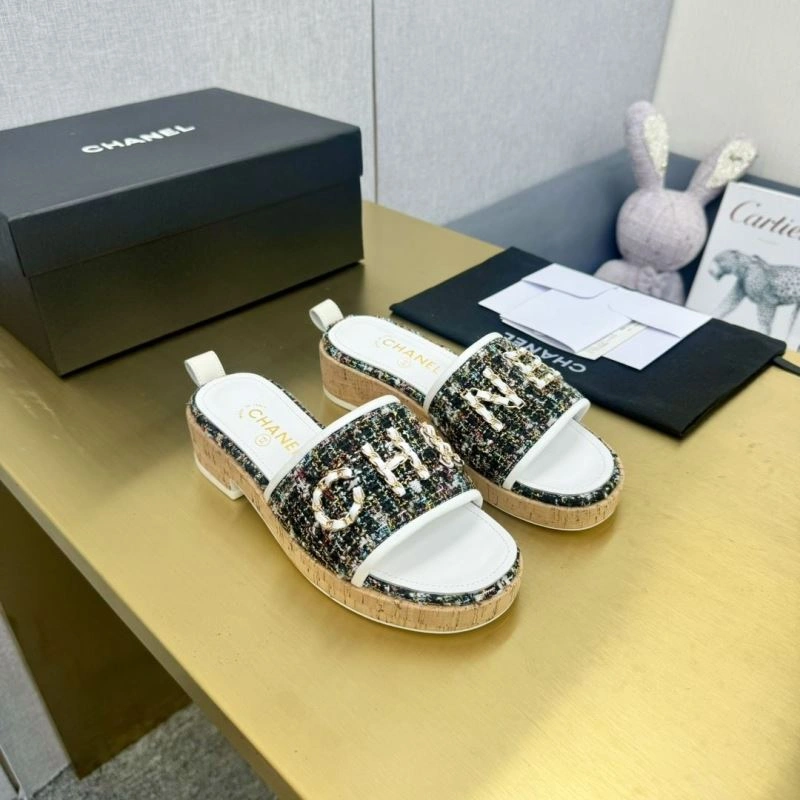 Flexible Chxnxl Slippers 132364
