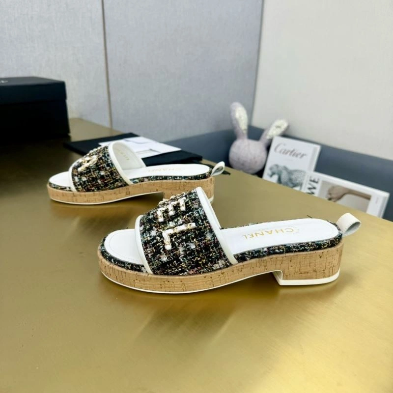 Flexible Chxnxl Slippers 132364