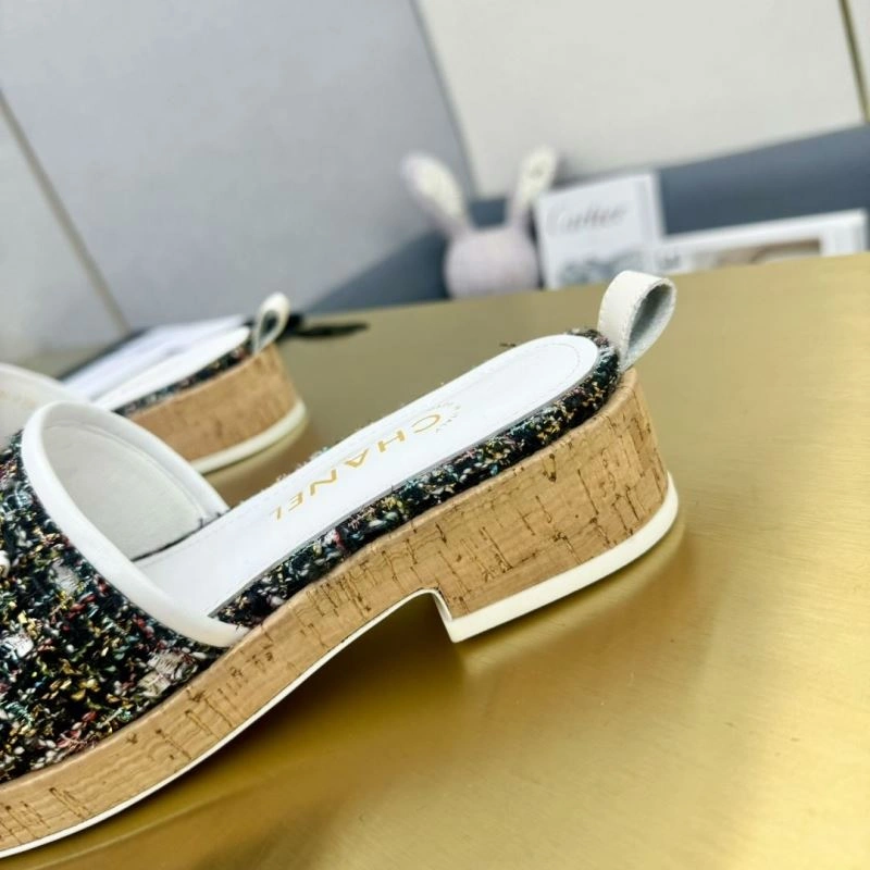 Flexible Chxnxl Slippers 132364