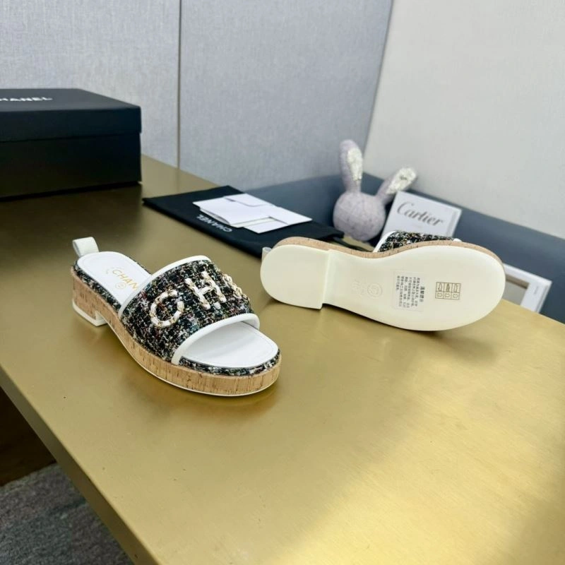 Flexible Chxnxl Slippers 132364