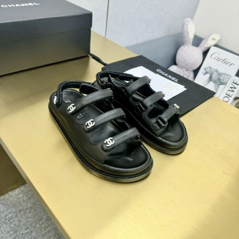 Trendsetting Chxnxl Slippers 132339