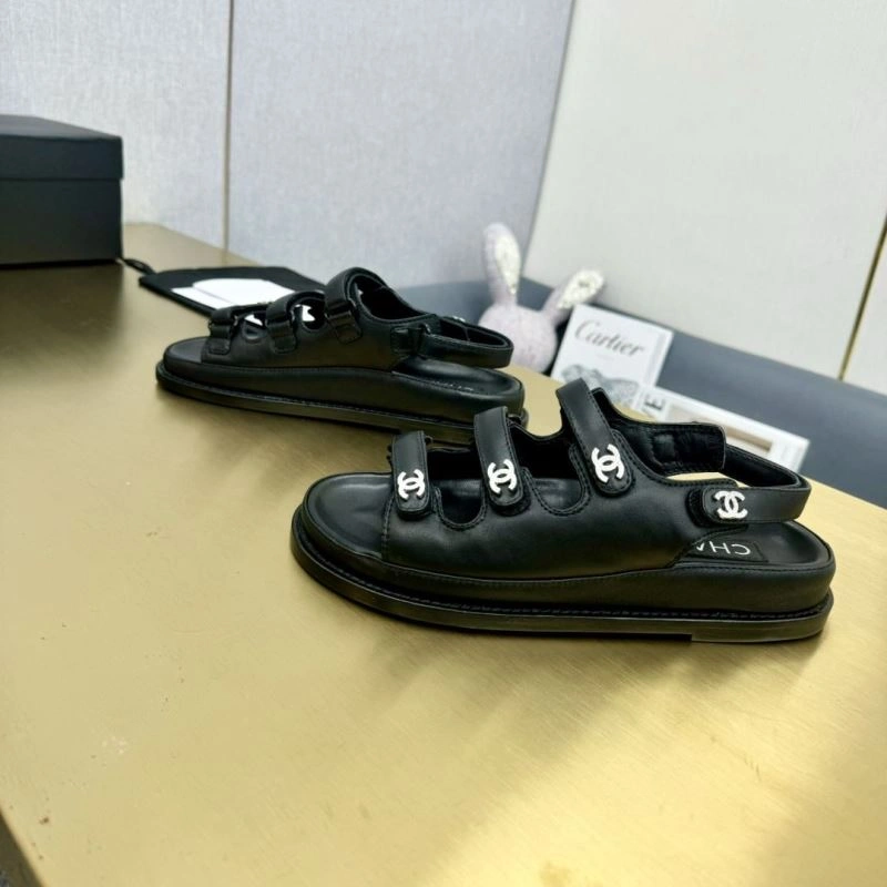 Trendsetting Chxnxl Slippers 132339