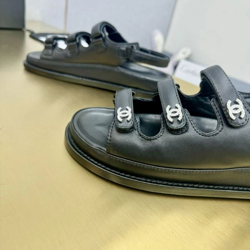 Trendsetting Chxnxl Slippers 132339