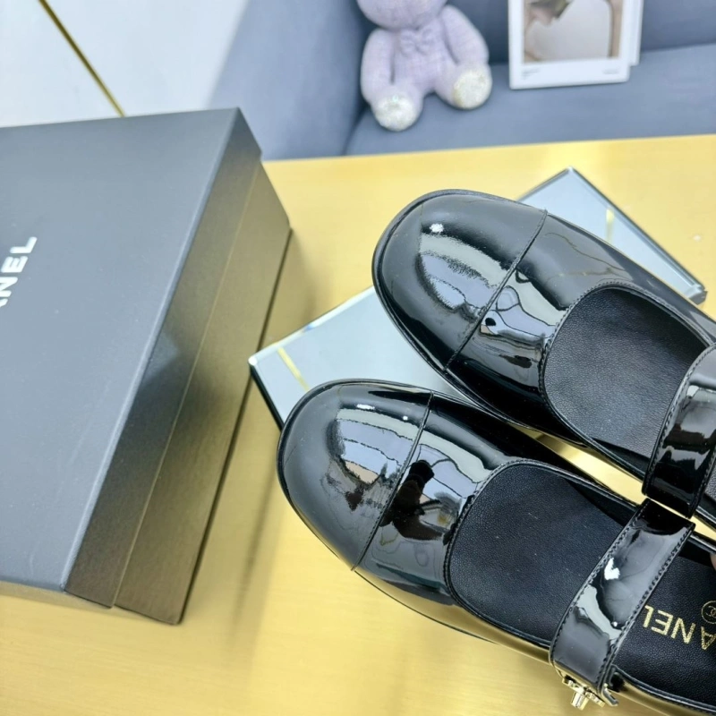 Bright Chxnxl Flat Shoes 126766