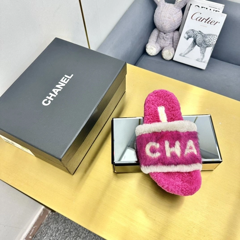 Fashionable Chxnxl Slippers 126617