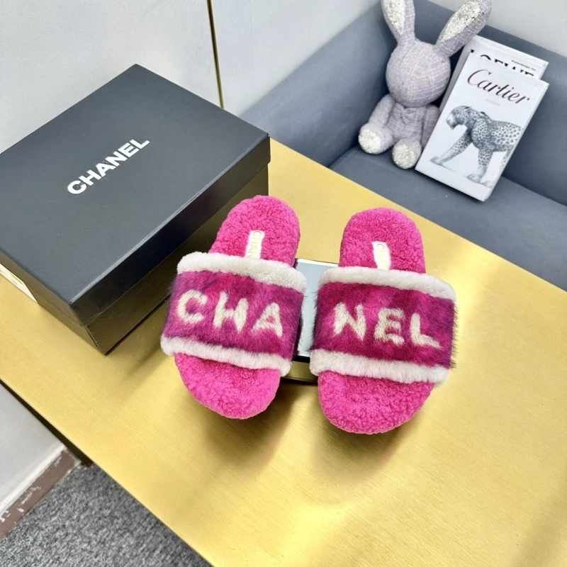 Fashionable Chxnxl Slippers 126617