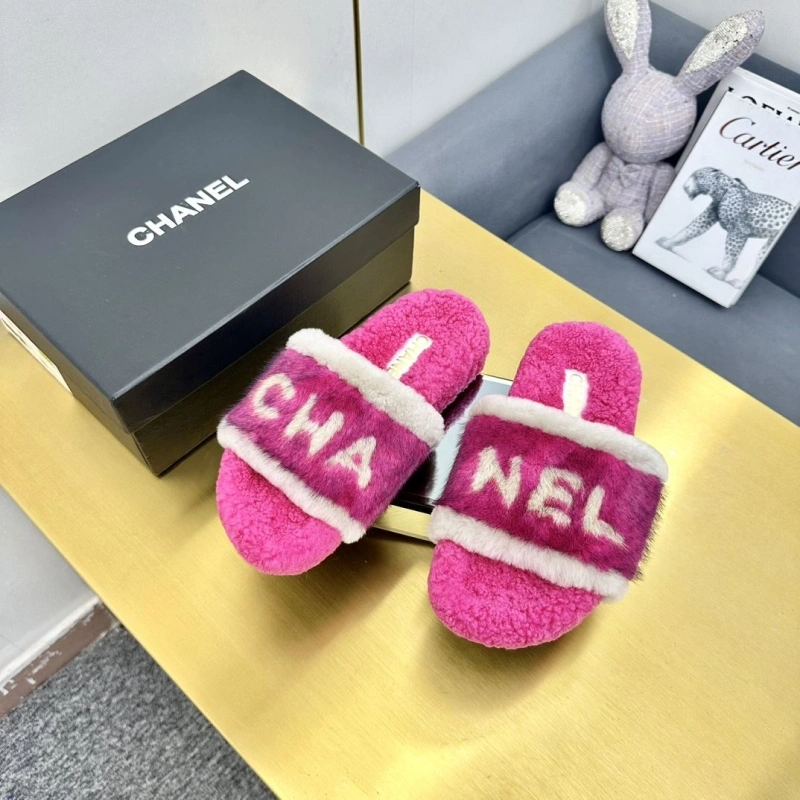 Fashionable Chxnxl Slippers 126617