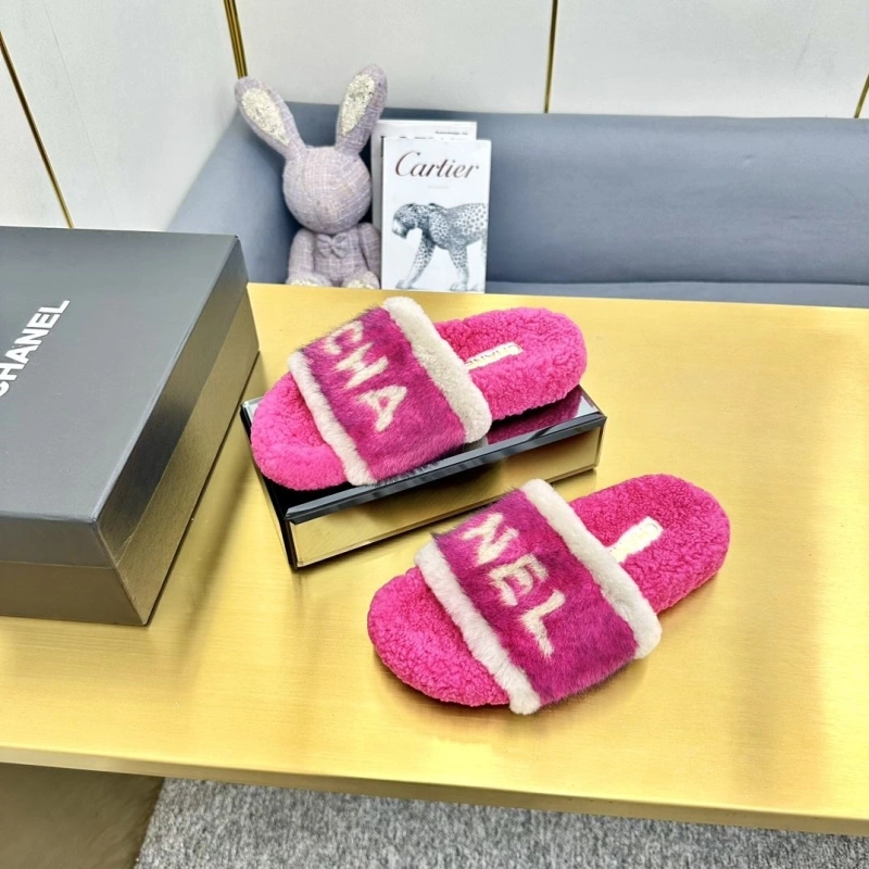 Fashionable Chxnxl Slippers 126617