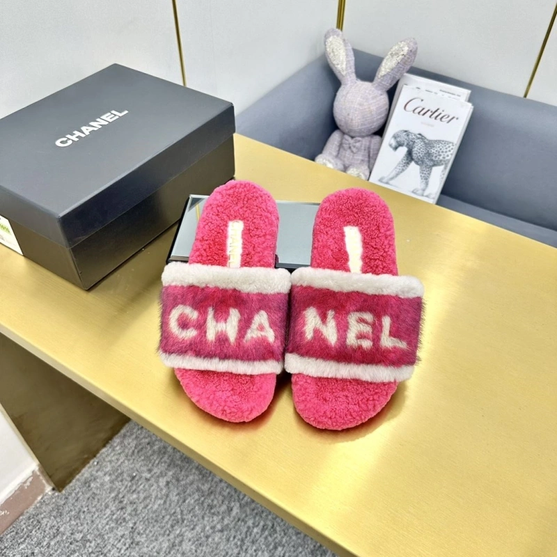 Fashionable Chxnxl Slippers 126617