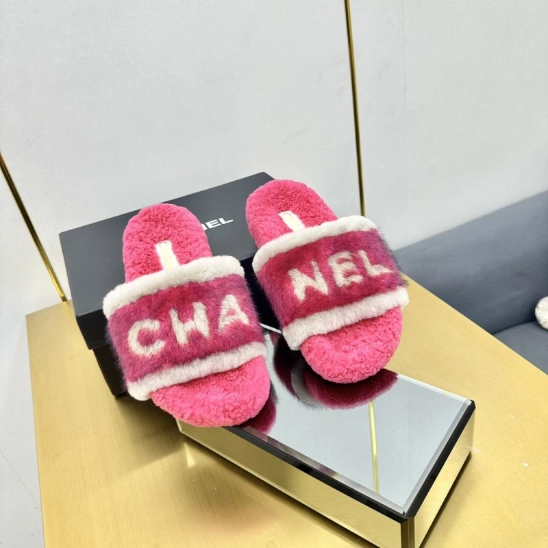 Fashionable Chxnxl Slippers 126617