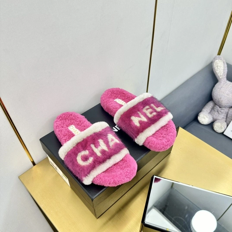 Fashionable Chxnxl Slippers 126617